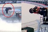 Sukrečiantys vaizdai „MotoGP“ etape: Acostos motociklas skriejo link operatoriaus