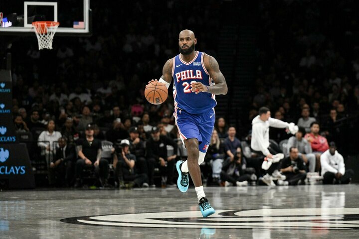„76ers“ marškinėlius apsivilkęs LeBronas Jamesas: „Jausmas buvo šiek tiek neįprastas“