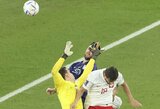 Rungtynių metu įvyko lažybos tarp Lenkijos rinktinės vartininko ir L.Messi: „Galbūt už tai galiu būti išmestas, bet dabar man tai nerūpi“