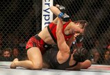 Paaiškėjo naujoji UFC čempionė: trečią kartą dėl titulo kovojusi W.Zhang antrame raunde privertė pasiduoti C.Esparzą