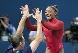 S.Biles atliko firminį šuolį, 7-ą kartą tapo olimpine čempione ir užsiminė apie startą Los Andžele