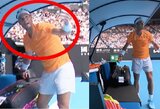 Pergalingai „Australian Open“ pradėjęs R.Nadalis neišvengė kuriozo: „Berniukas paėmė ne tą raketę!“
