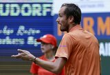 Tiafoe neįtikėtinai išsigelbėjo prieš Auger-Aliassime, Medvedevas patyrė sensacingą pralaimėjimą