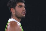 Pirmą kartą karjeroje „Australian Open“ pusfinalį pasiekęs Alcarazas gelbėjo varžovą nuo įspėjimo