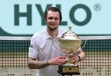 8-as kartas nemelavo: Bublikas pirmą sykį nugalėjo Medvedevą ir triumfavo ATP 500 turnyre