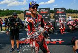 Bagnaia laimėjo sprintą Brno trasoje, „MotoGP“ čempionato lyderis krito ir konfliktavo su trasos maršalais