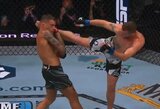 Įspūdingą smūgį koja į galvą atlikęs J.Gaethje nokautavo D.Poirier