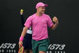 „Australian Open“: suerzintas Majchrzakas „užsipuolė“ gerbėją, Rubliovas nugalėjo negirdėtą varžovą