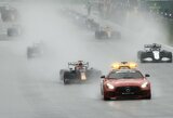 Trumpiausios lenktynės „F-1“ istorijoje: M.Verstappenas laimėjo nuvažiavęs 14 km paskui saugos automobilį