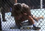 A.Sterlingas apgynė UFC čempiono titulą ir antrame raunde įveikė susitraumavusį T.J. Dillashaw