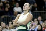Teniso parodomųjų mačų pasiutpolkė: sirgalius pasipiršo Alcarazui, Sabalenka pralaimėjo tašką prieš mergaitę