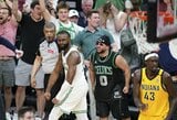 J.Brownas tritaškiu išplėšė pratęsimą, kuriame J.Tatumo vedama „Celtics“ įveikė „Pacers“