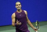 Nauja šukuosena sirgalius šokiravęs Carlosas Alcarazas sėkmingai pateko į kitą „US Open“ etapą