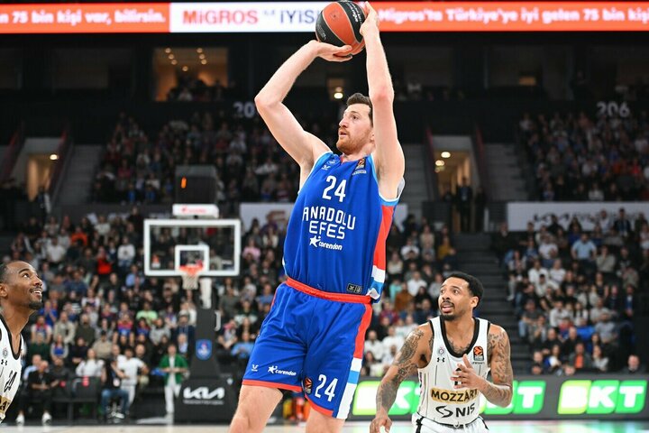 „Anadolu Efes“ sutriuškino Bursos krepšininkus