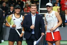 Elyse Tse ir Iga Swiatek | Scanpix nuotr.