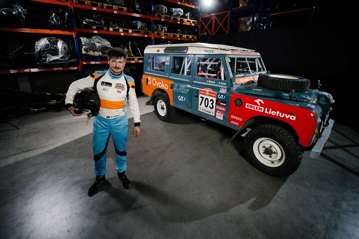Karolis Raišys su „Land Rover“ visureigiu Dakaro ralyje