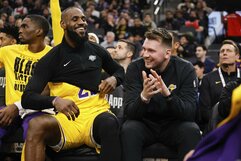 LeBronas Jamesas ir Luka Dončičius | Scanpix nuotr.