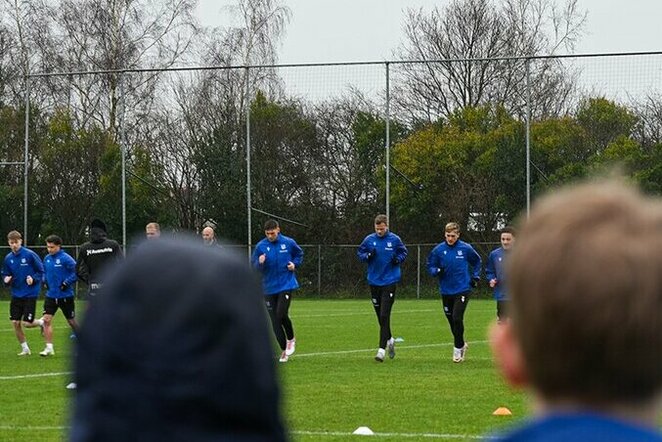 Kipras Kažukolovas (centre) „Heerenveen“ treniruotėje | Organizatorių nuotr.