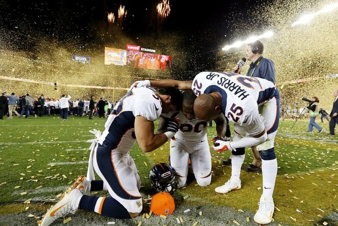 „Broncos“ komandos džiaugsmas laimėjus „Super Bowl 50“ | Scanpix nuotr.