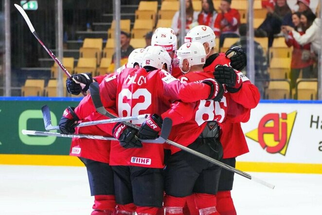 Šveicarija – Vokietija rungtynių akimirka | IIHF nuotr.