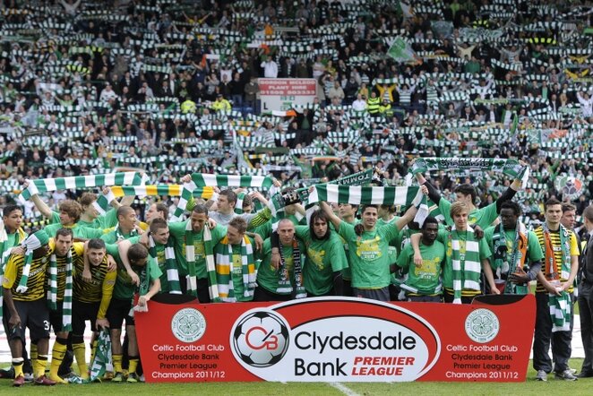 „Celtic“ futbolininkai švenčia iškovotą lygos titulą | Reuters/Scanpix nuotr.