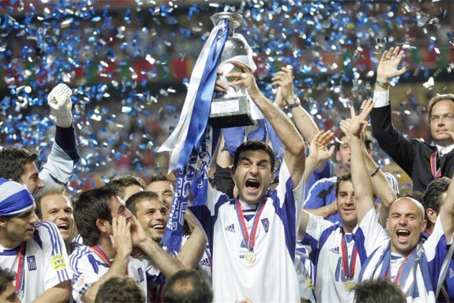 Graikijos rinktinė triumfuoja Euro 2004 turnyre |  footballpictures.net nuotr.