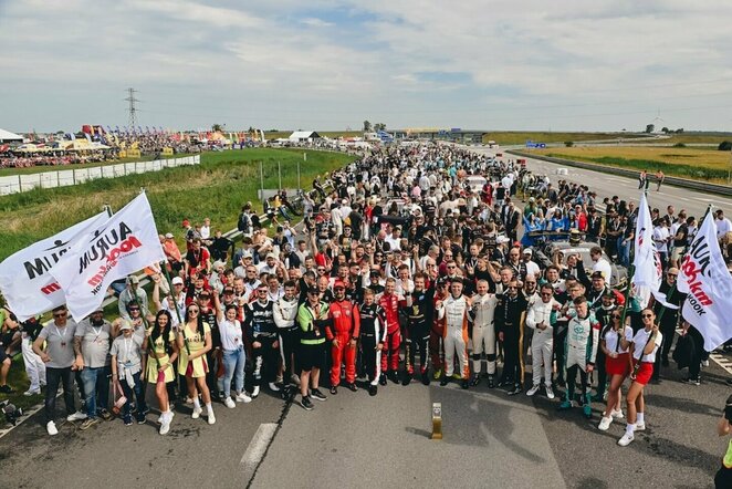 Duotas iškilmingas startas „Aurum 1006 km powered by Hankook“ lenktynėms Palangoje | Vytauto Pilkausko nuotr.
