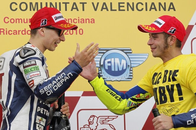 Jorge Lorenzo ir Valentino Rossi | AP/Scanpix nuotr.