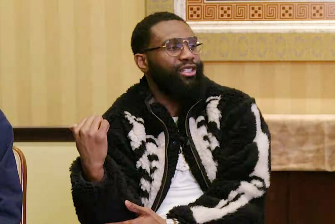 Jaronas Ennisas | „Stop“ kadras