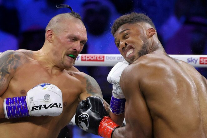 Oleksandras Usykas ir Anthony Joshua  | Scanpix nuotr.