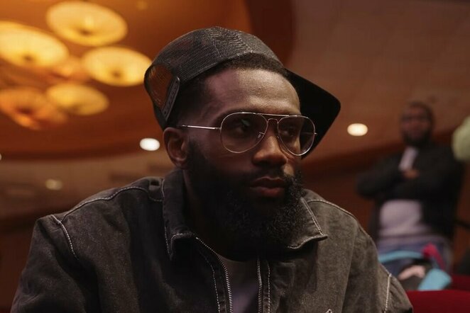 Jaronas Ennisas | „Stop“ kadras