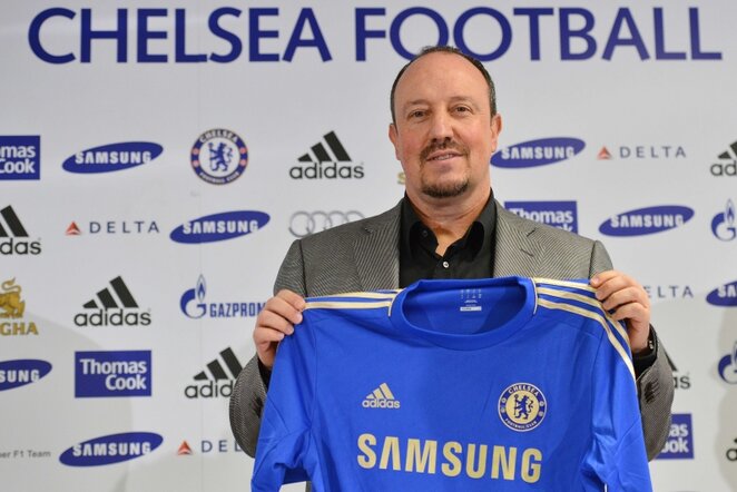 Rafaelis Benitezas pirmojoje „Chelsea“ spaudos konferencijoje | AFP/Scanpix nuotr.