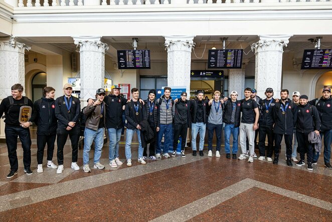 Lietuvos rinktinė sugrįžo su I-ojo diviziono B grupės nugalėtojų taure | Pauliaus Peleckio / BNS foto nuotr.