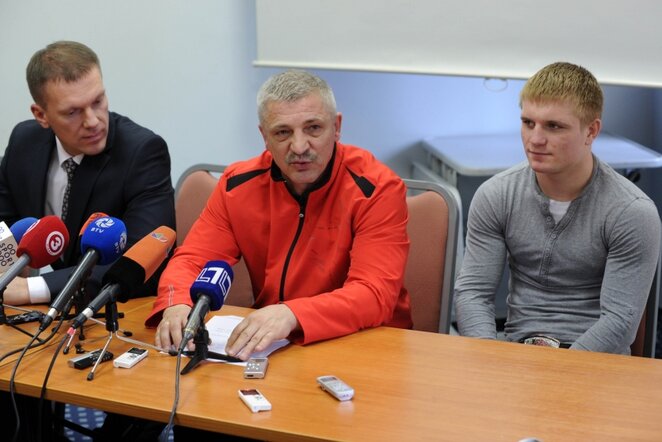 Vladimiras Bajevas (viduryje) | Fotodiena/Alfredo Pliadžio nuotr.