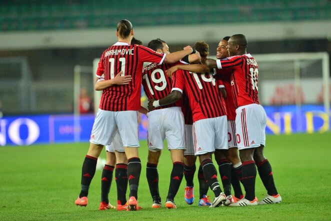 „Milan“ futbolininkai švenčia įvartį | AFP/Scanpix nuotr.
