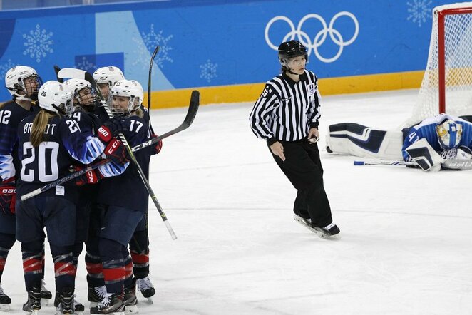 JAV - Suomijos moterų ledo ritulio rinktinių susitikimo akimirka | Scanpix nuotr.