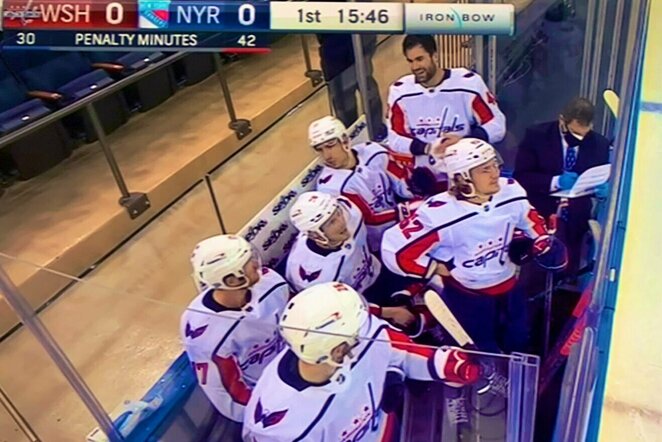 „Capitals“ nubaustųjų žaidėjų suolelis | „Stop“ kadras