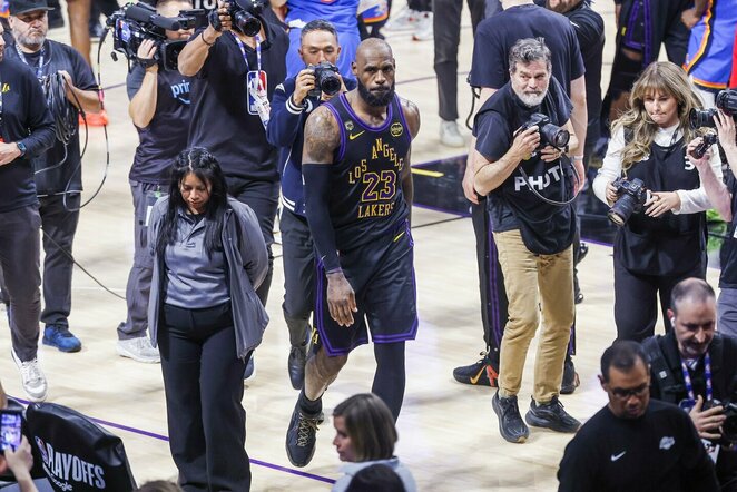 LeBronas Jamesas | EPA / CHRIS TORRES nuotr.
