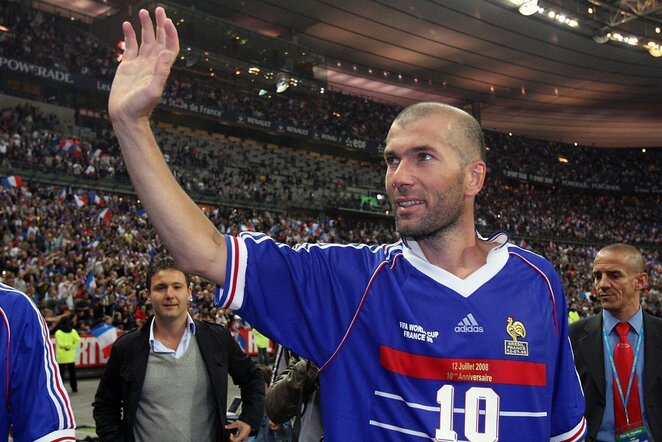 8. Zinedine‘as Zidane‘as – iš „Juventus“ į „Real“ 2001 m. Perėjimo suma: 77,5 mln. eurų. Perėjimo suma, įvertinus infliaciją: 105,07 mln. eurų. | Scanpix nuotr.