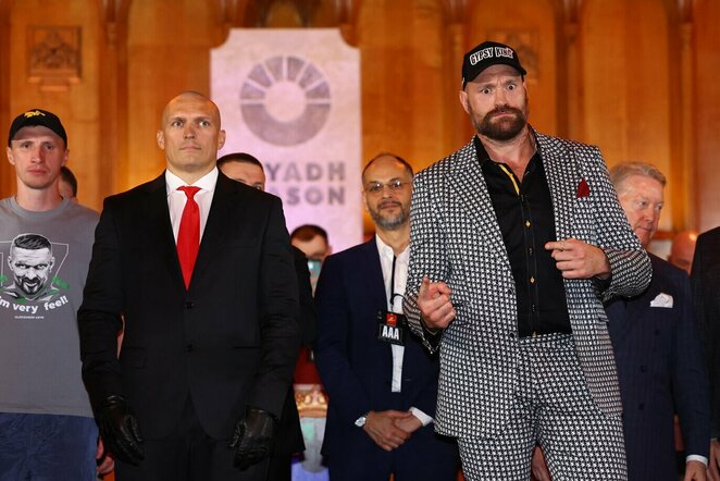 Oleksandras Usykas ir Tysonas Fury | Scanpix nuotr.