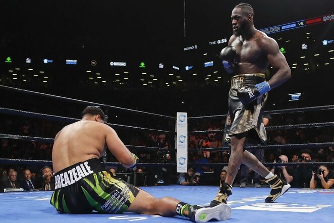 Deontay Wilderio ir Dominico Breazeale‘o dvikovos akimirka | Scanpix nuotr.