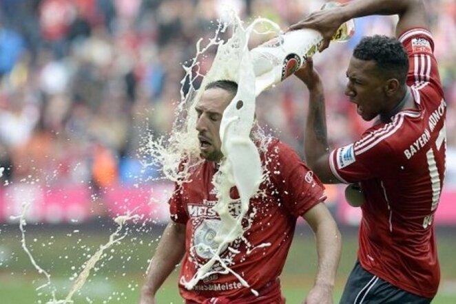 Jerome'as Boatengas alumi apipila Francką Ribery | AFP/Scanpix nuotr.