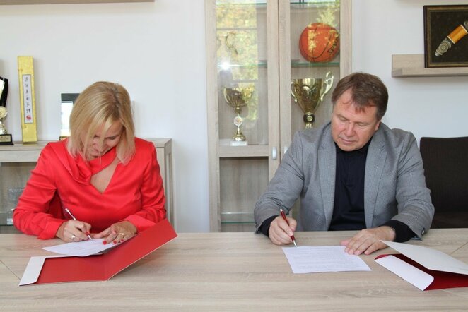 Sutarties pasirašymas | Organizatorių nuotr.