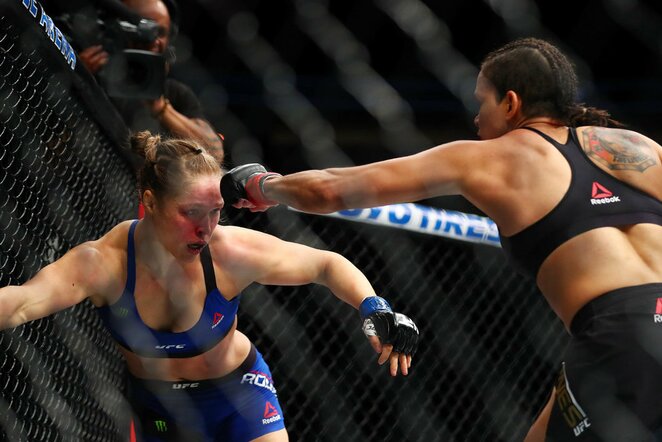 Amanda Nunes prieš Ronda Rousey | Scanpix nuotr.
