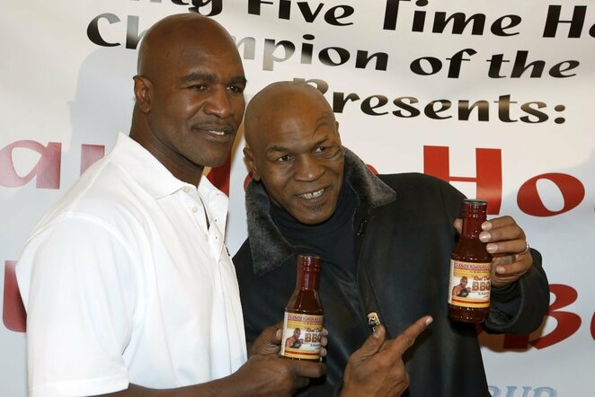 Evanderis Holyfieldas ir Mike'as Tysonas | Scanpix nuotr.