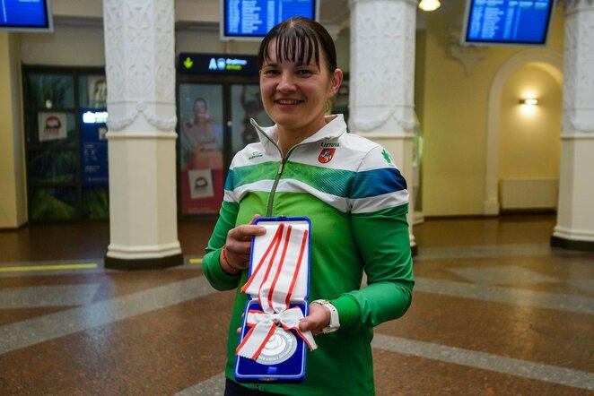 Kyokushin karatė pasaulio vicečempionės I.Mikštaitės sutiktuvės Vilniaus oro uoste l Eimanto Genio nuotr.