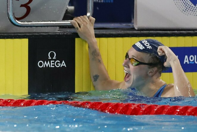 Moterų 50 m plaukimo krūtine finalas | EPA / MOHAMMED BADRA nuotr.