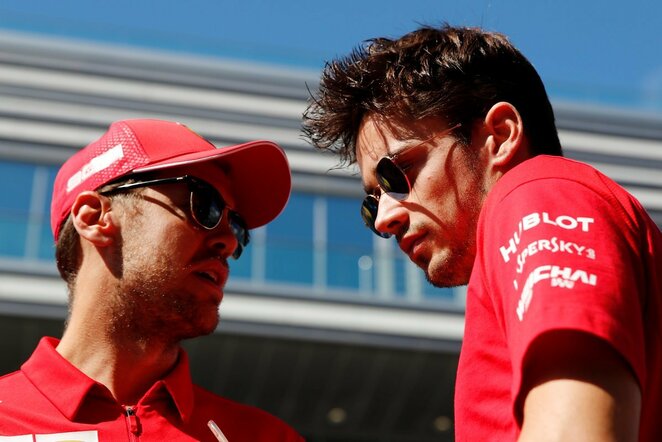 Sebastianas Vettelis ir Charlesas Leclercas | Scanpix nuotr.