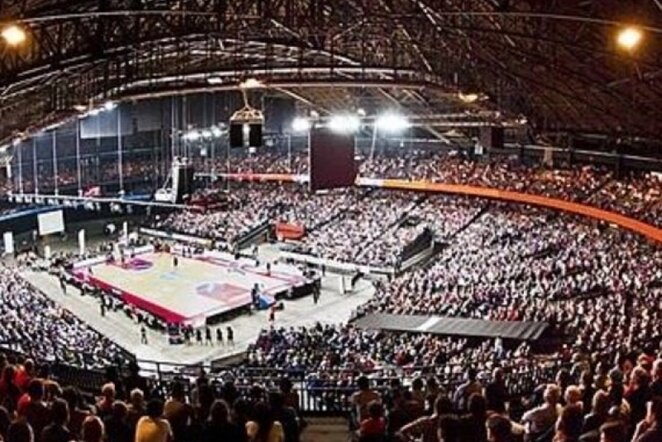 Taip atrodė 17 tūkst. žiūrovų užpildyta arena (FIBA Europe nuotr.)