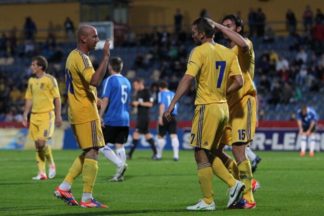 Įvartį švenčiantys Ukrainos rinktinės futbolininkai | AFP/Scanpix nuotr.